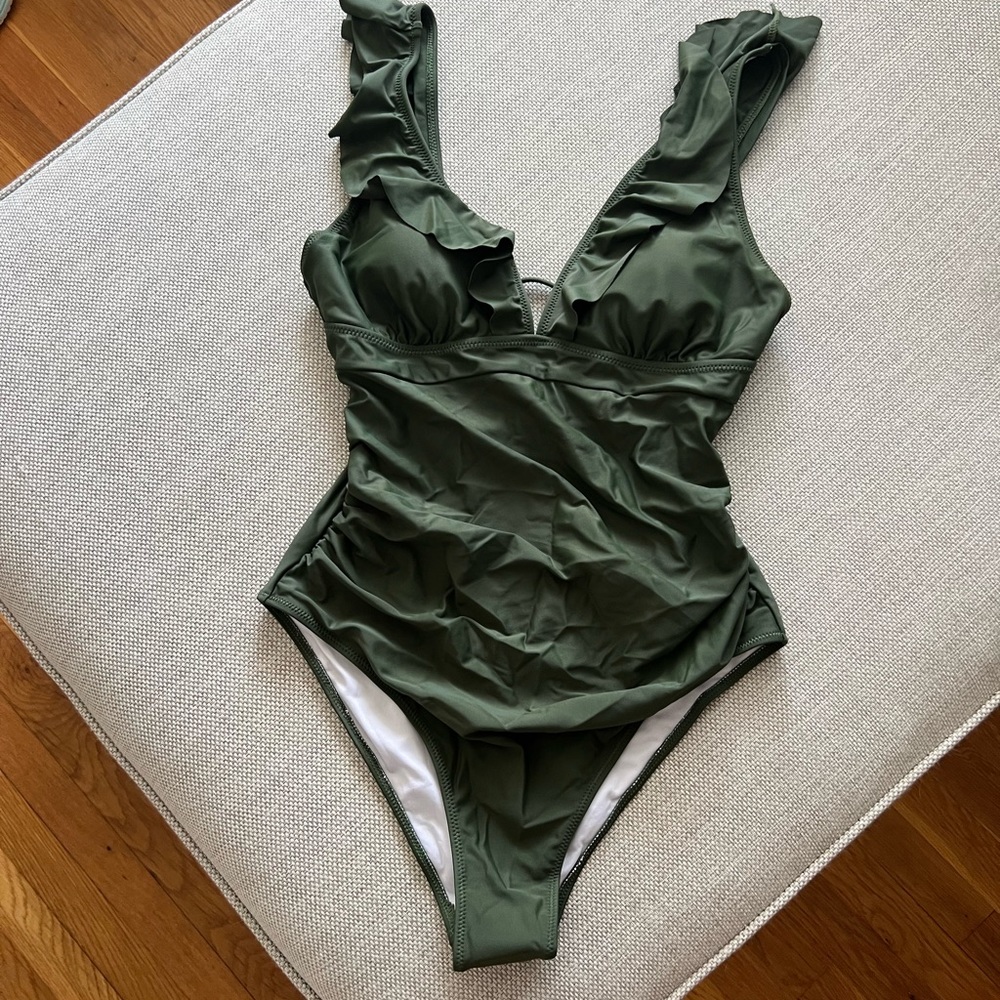 CUPSHE Moss Green Ruffle One Piece Swimsuit - Size M